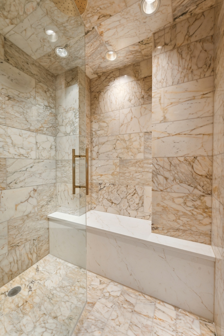 180 E PEARSON St #5902 Chicago, IL 60611