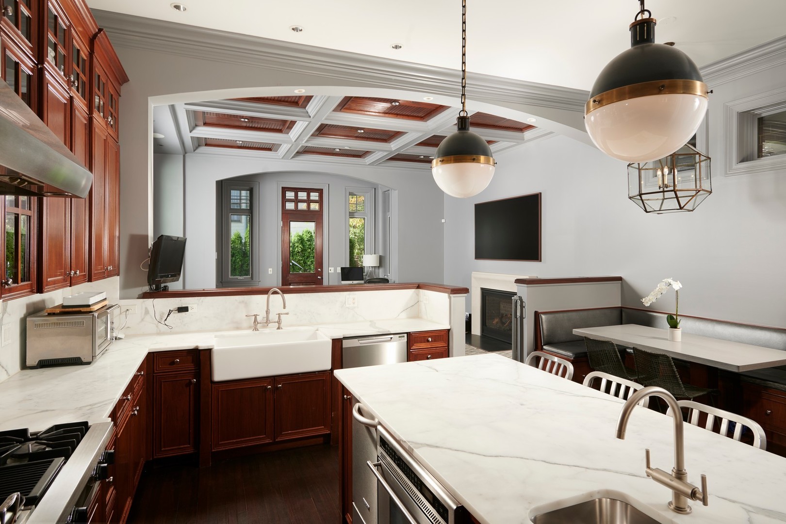 1838 N BURLING St Chicago, IL 60614