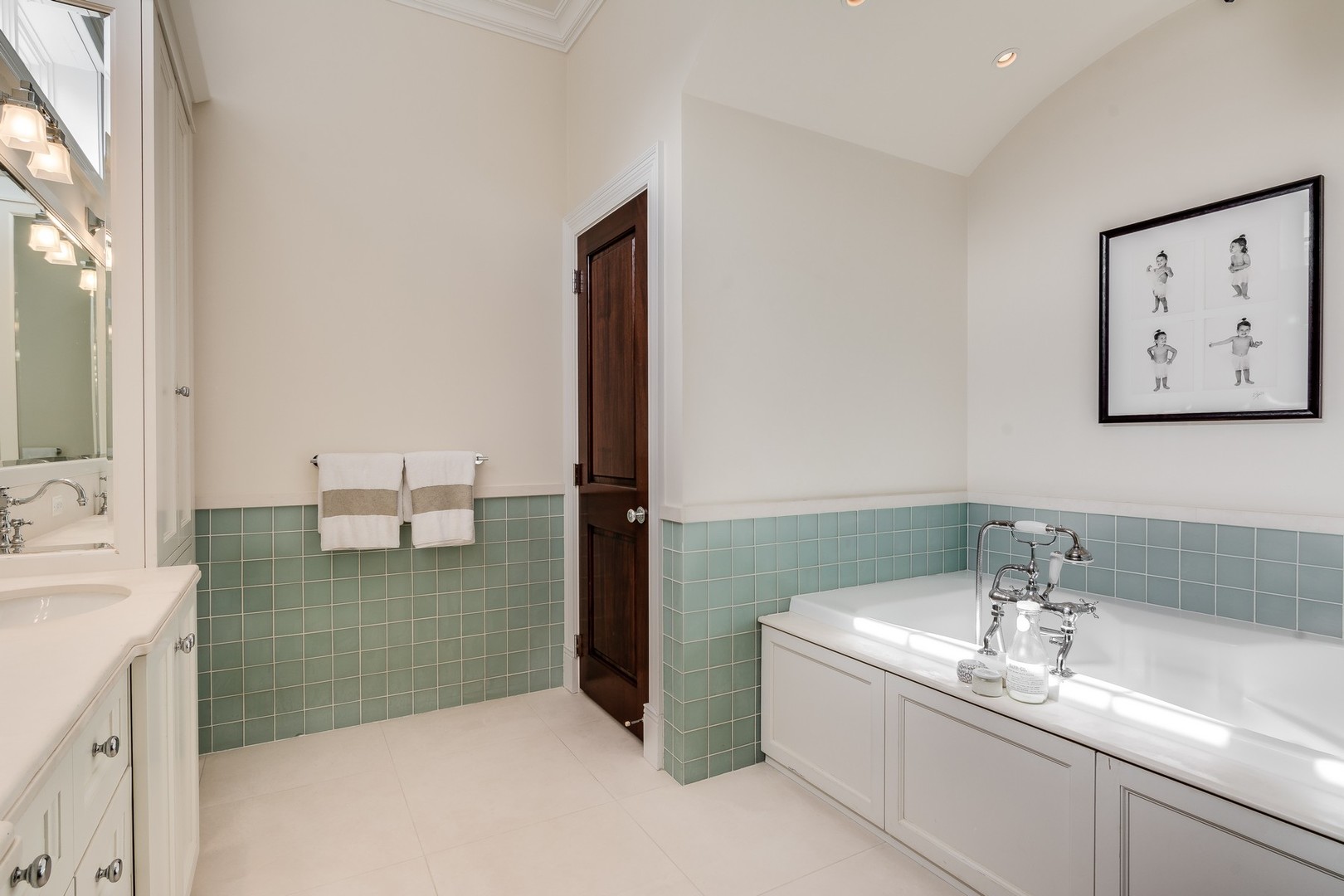 1838 N BURLING St Chicago, IL 60614