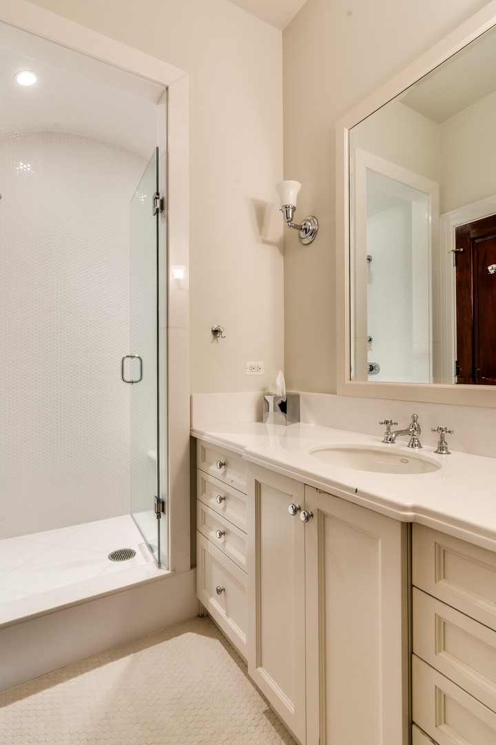 1838 N BURLING St Chicago, IL 60614