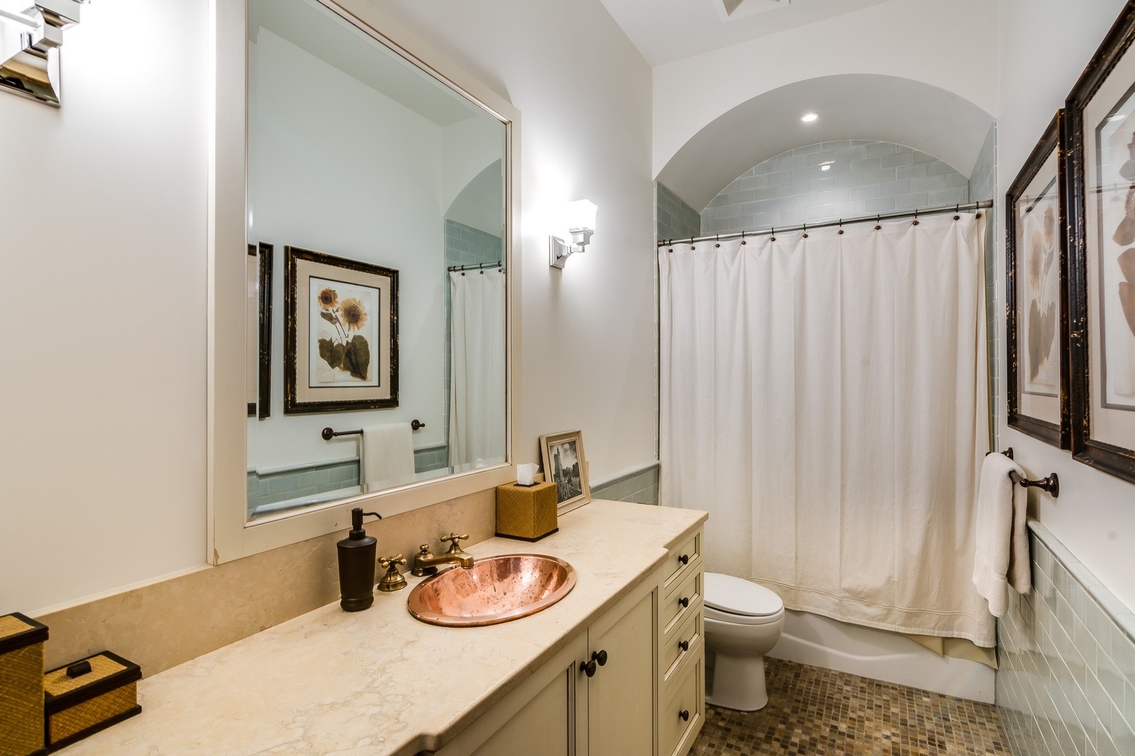 1838 N BURLING St Chicago, IL 60614