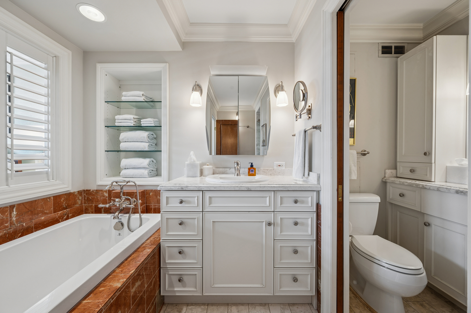 1313 N Ritchie Ct #2701 Chicago, IL 60610