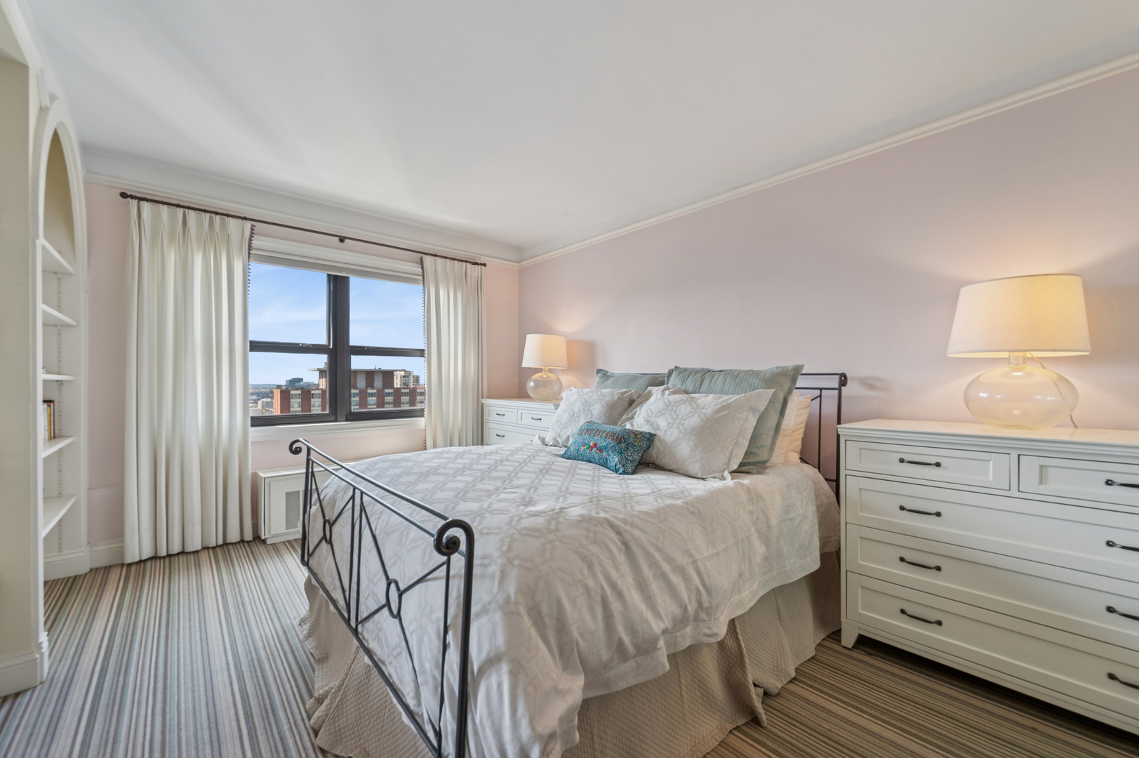 1313 N Ritchie Ct #2701 Chicago, IL 60610