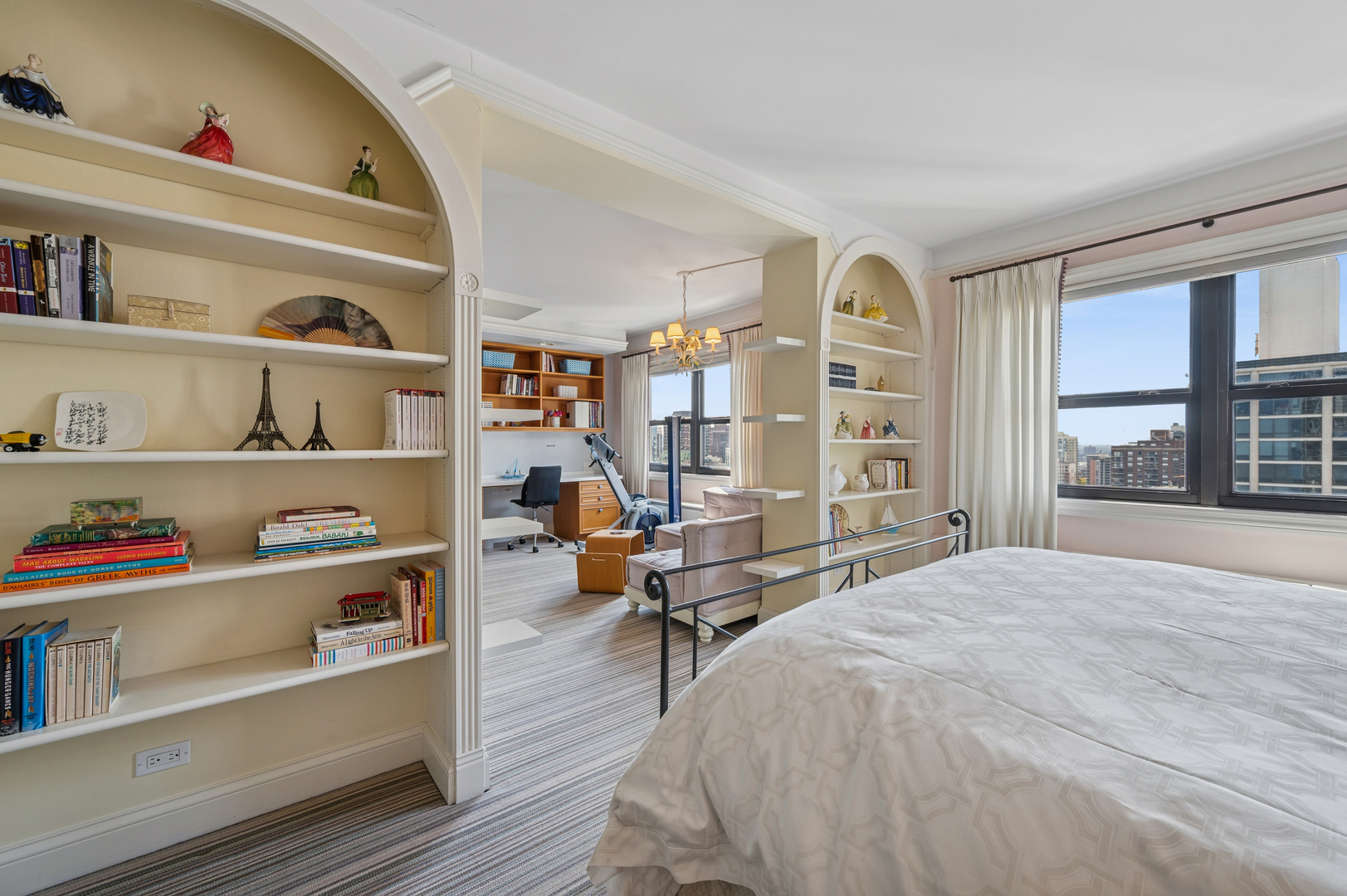 1313 N Ritchie Ct #2701 Chicago, IL 60610