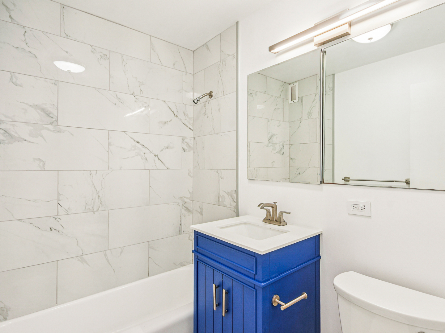 400 E RANDOLPH St #1804 Chicago, IL 60601