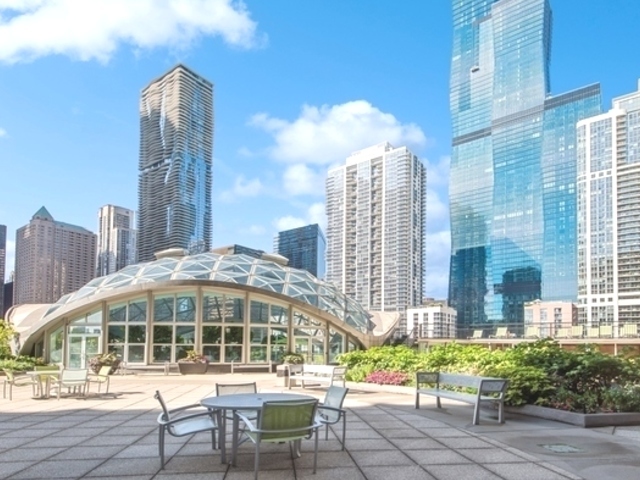 400 E RANDOLPH St #1804 Chicago, IL 60601