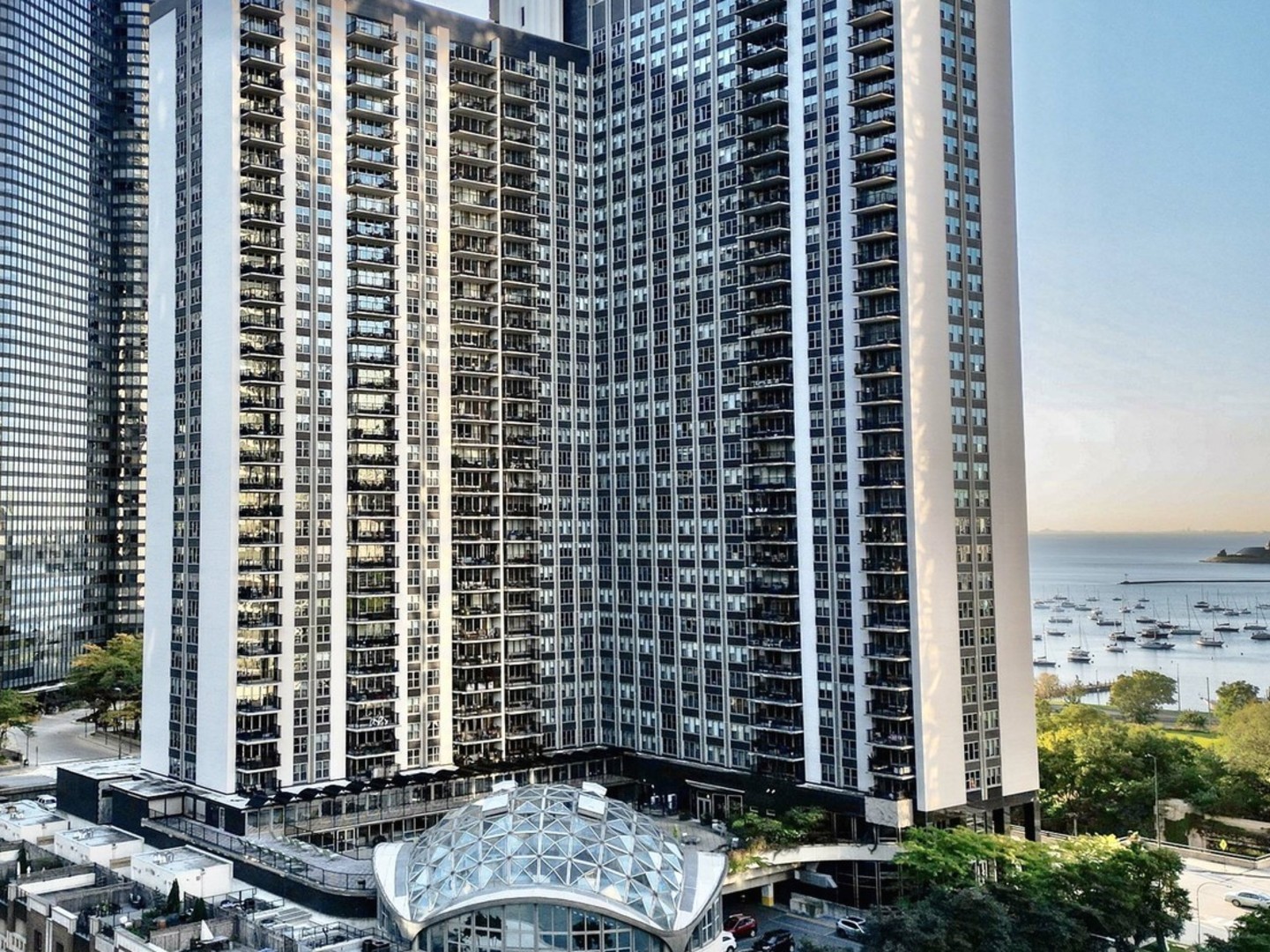 400 E RANDOLPH St #1804 Chicago, IL 60601