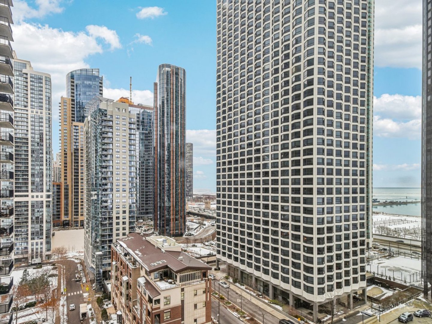 400 E RANDOLPH St #1804 Chicago, IL 60601