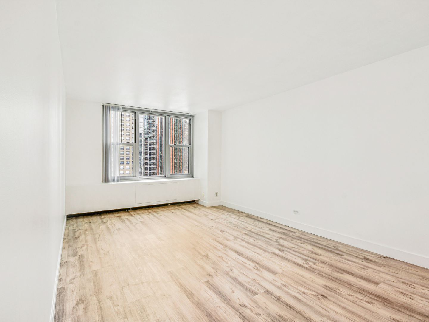 400 E RANDOLPH St #1804 Chicago, IL 60601