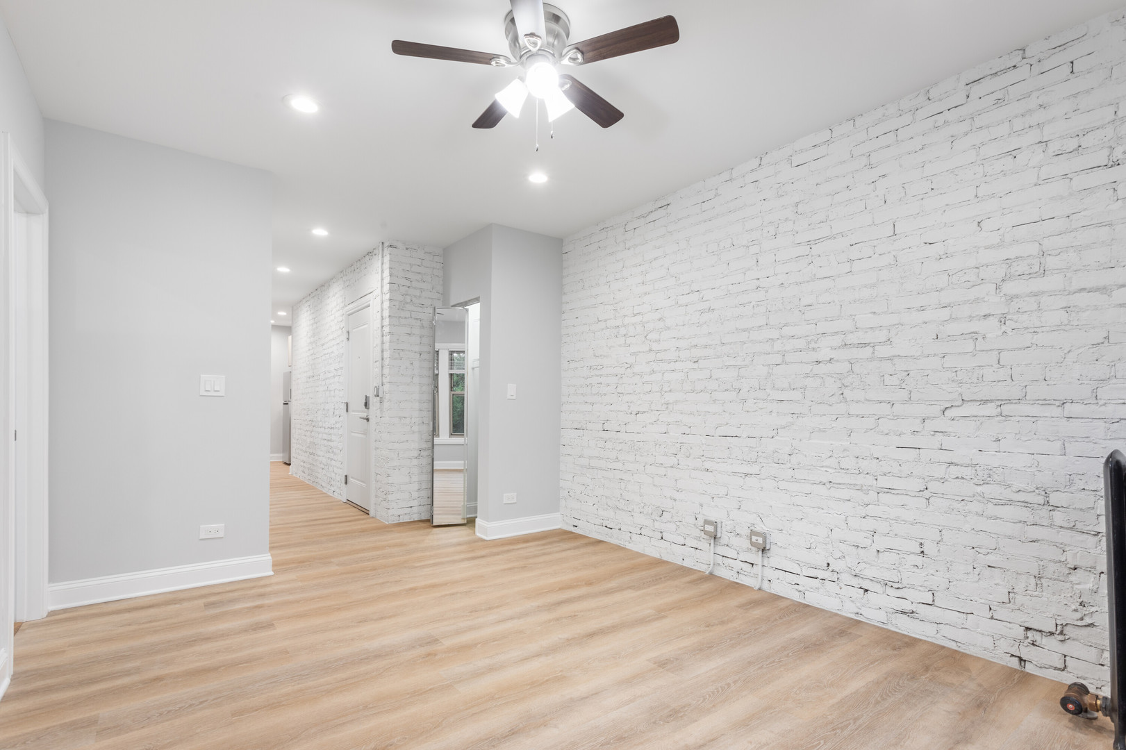 1635 W Chase Ave #2M Chicago, IL 60626