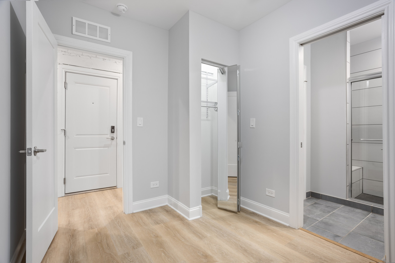 1635 W Chase Ave #2M Chicago, IL 60626