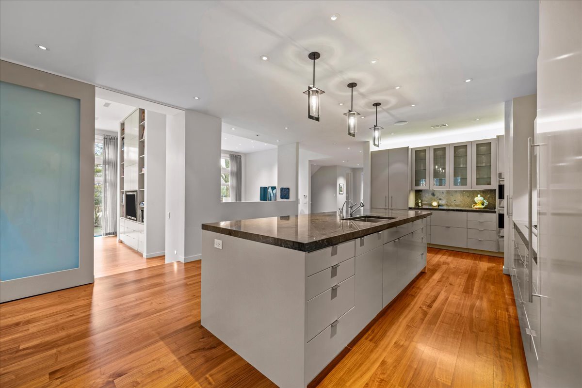 1643 Sylvester Pl Highland Park, IL 60035