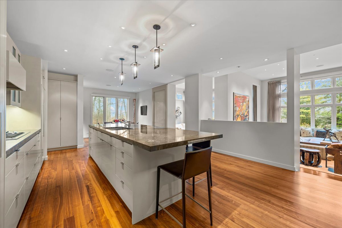 1643 Sylvester Pl Highland Park, IL 60035