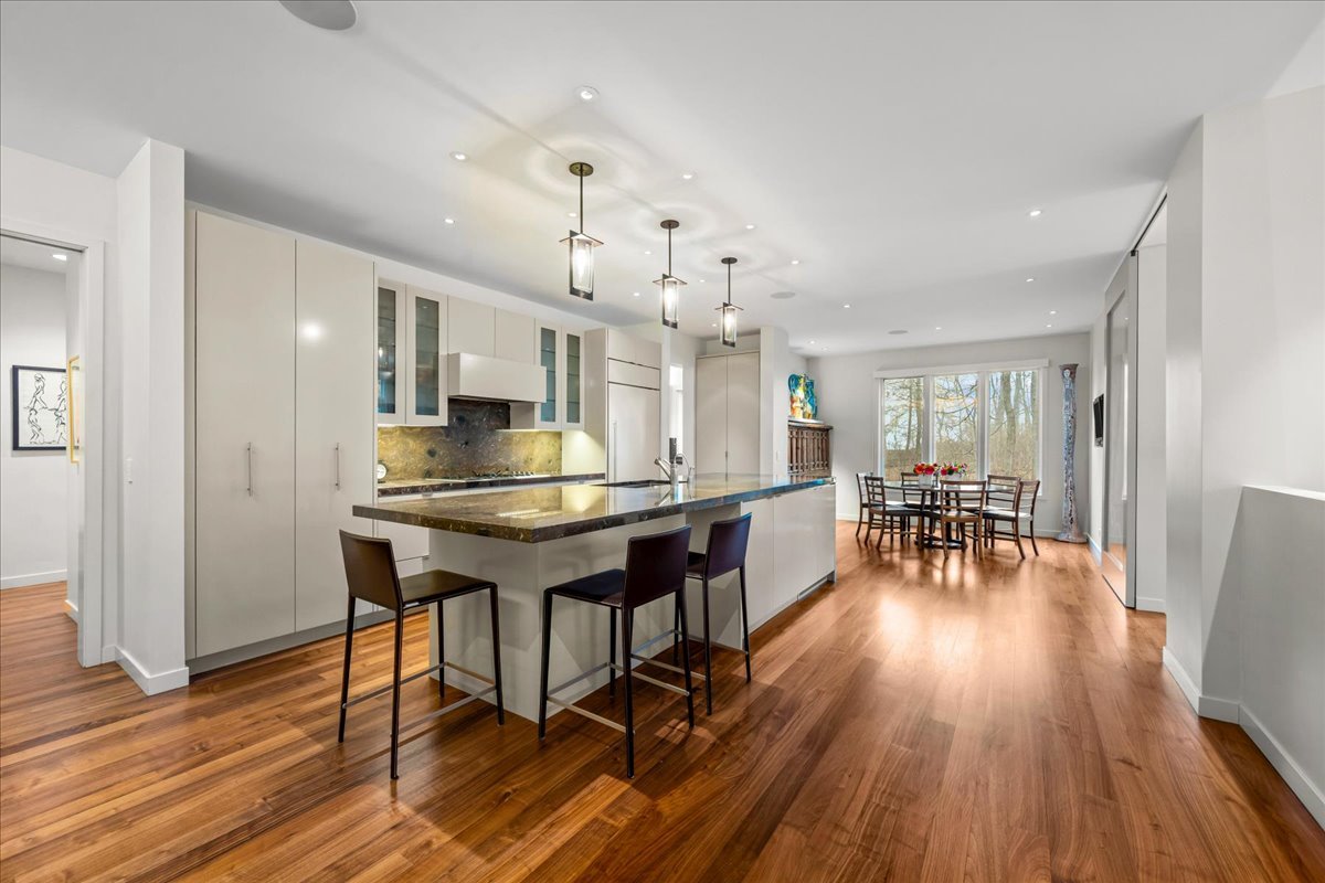 1643 Sylvester Pl Highland Park, IL 60035