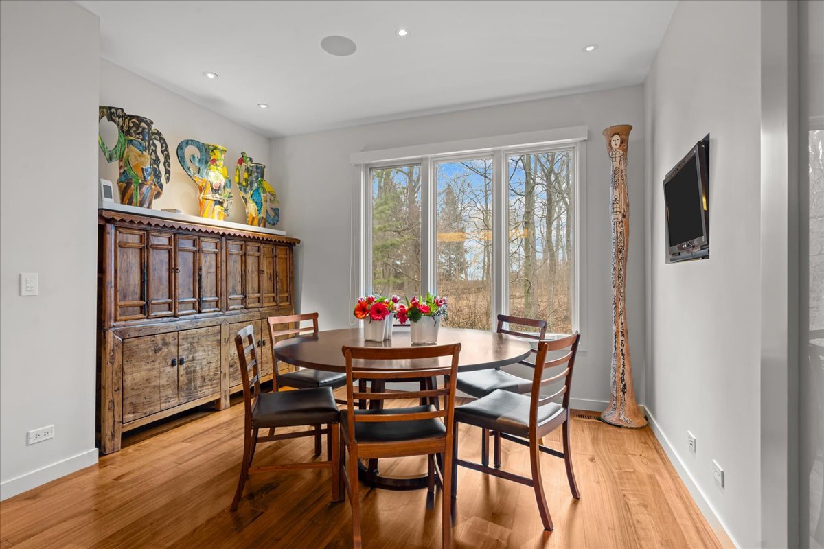 1643 Sylvester Pl Highland Park, IL 60035