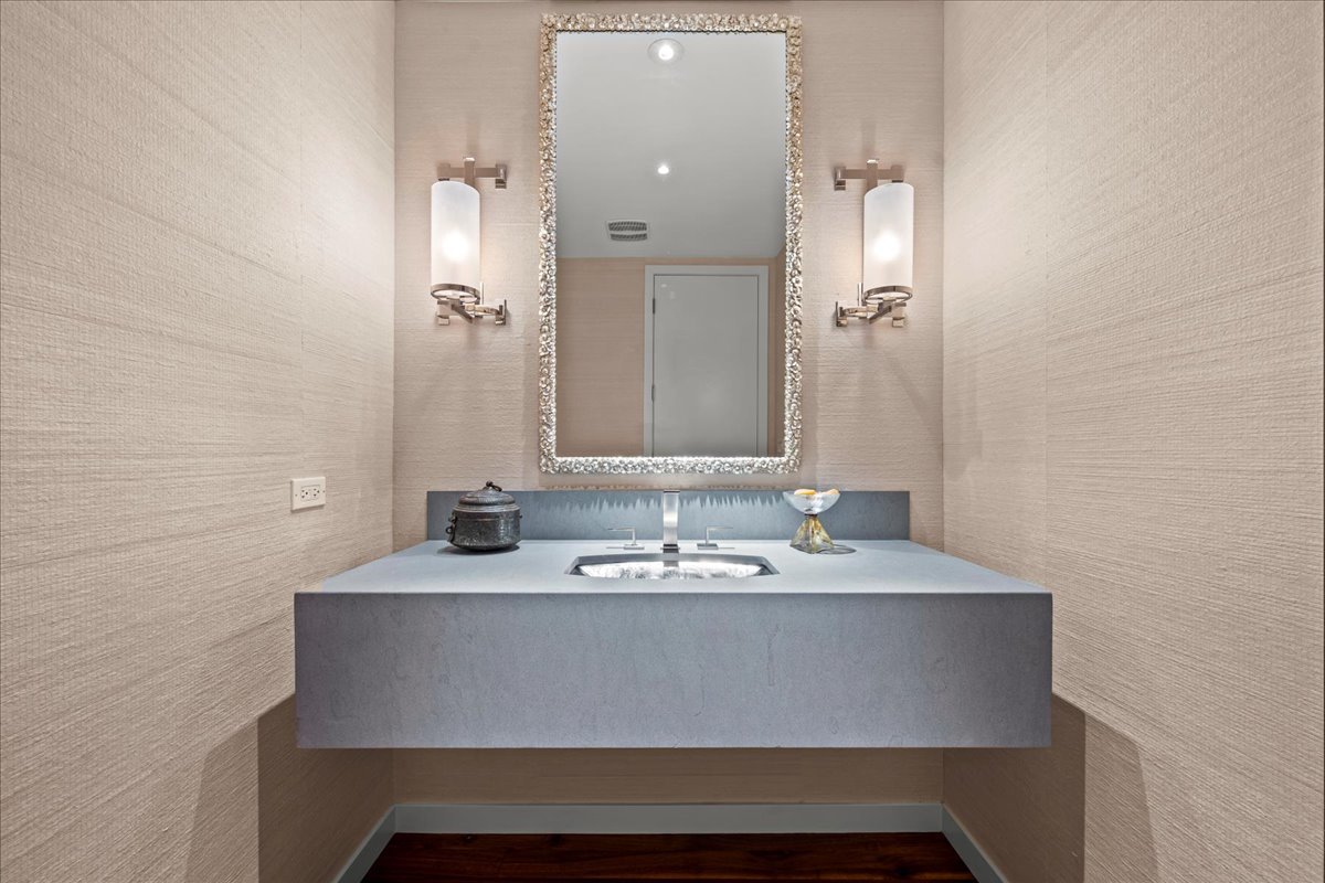 1643 Sylvester Pl Highland Park, IL 60035