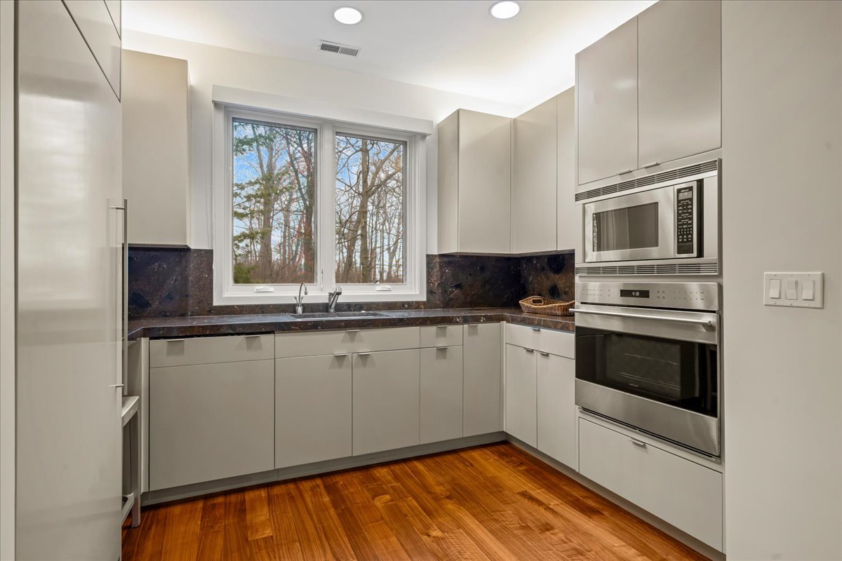 1643 Sylvester Pl Highland Park, IL 60035