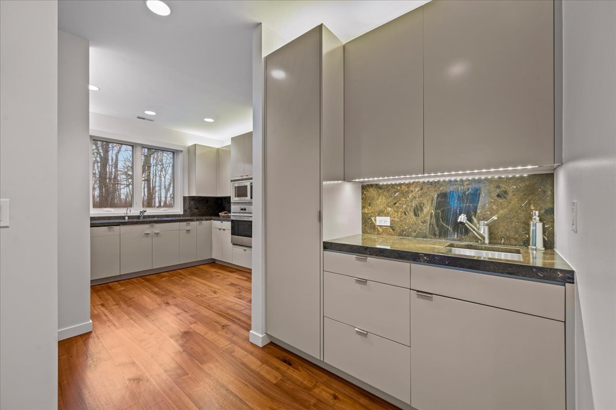 1643 Sylvester Pl Highland Park, IL 60035