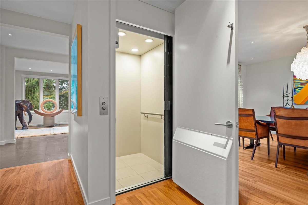 1643 Sylvester Pl Highland Park, IL 60035