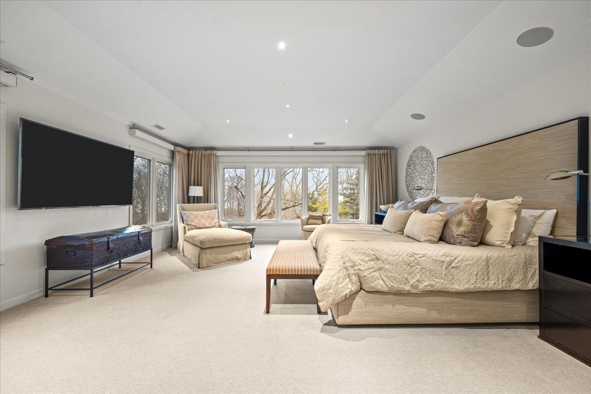 1643 Sylvester Pl Highland Park, IL 60035