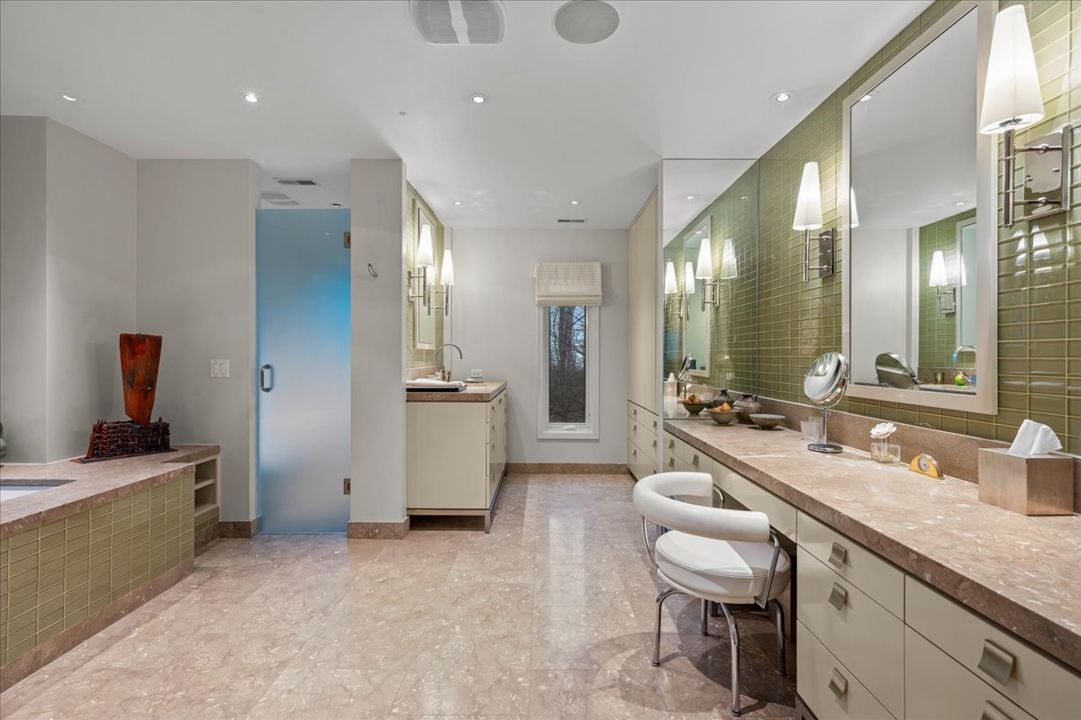 1643 Sylvester Pl Highland Park, IL 60035