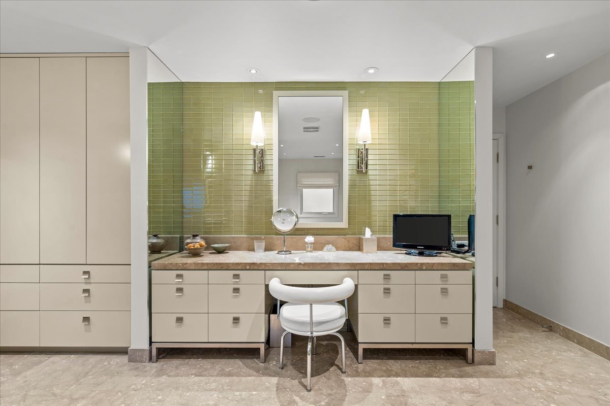 1643 Sylvester Pl Highland Park, IL 60035