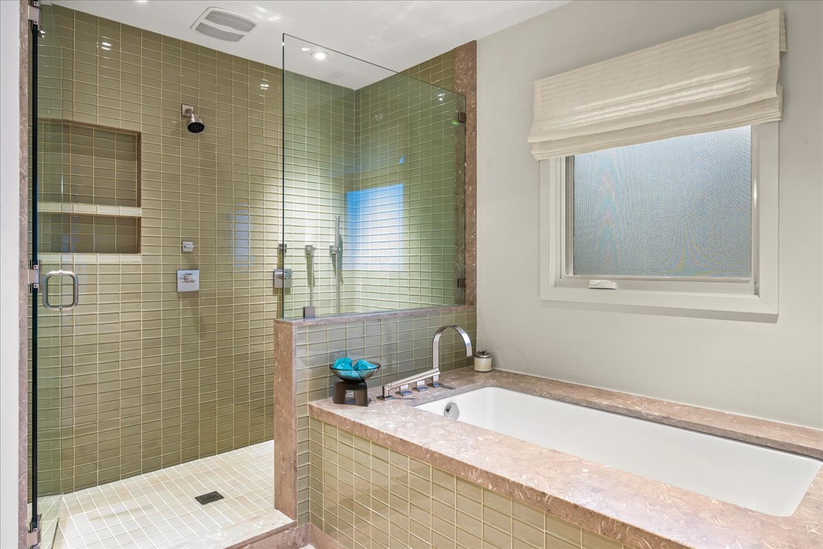 1643 Sylvester Pl Highland Park, IL 60035