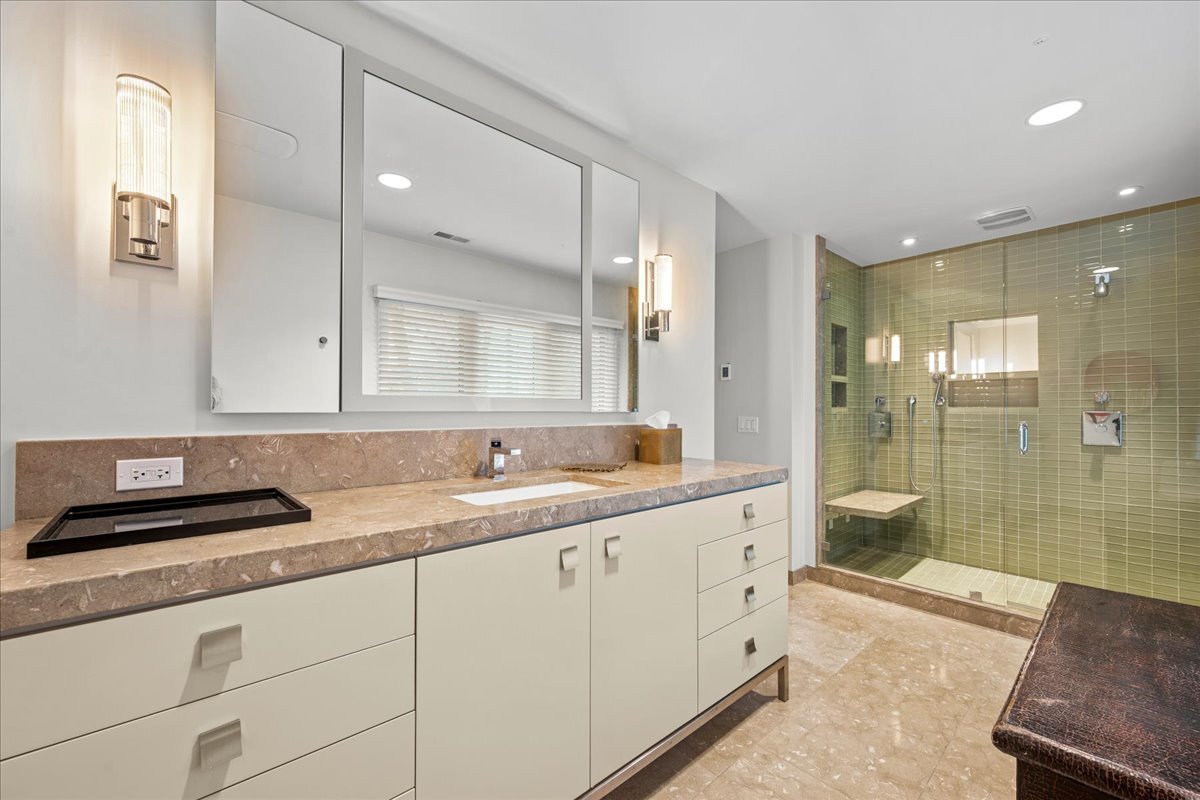 1643 Sylvester Pl Highland Park, IL 60035