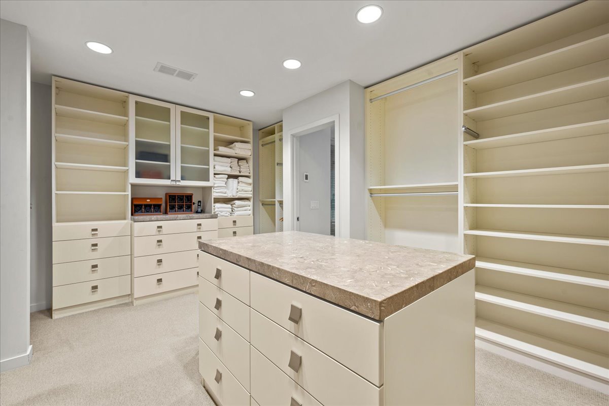 1643 Sylvester Pl Highland Park, IL 60035