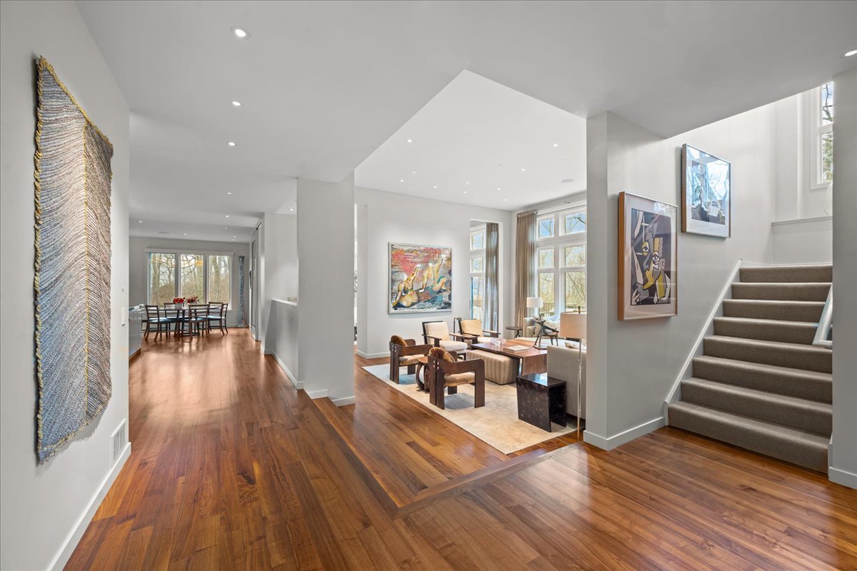 1643 Sylvester Pl Highland Park, IL 60035