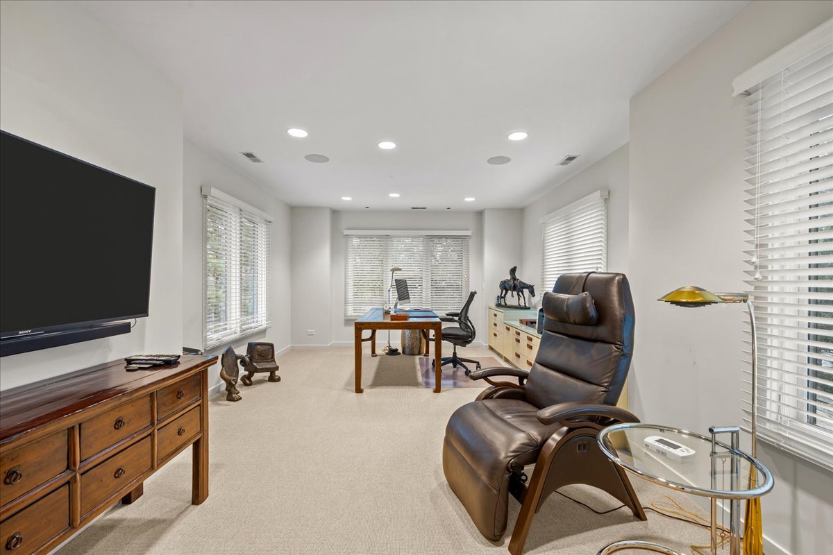 1643 Sylvester Pl Highland Park, IL 60035