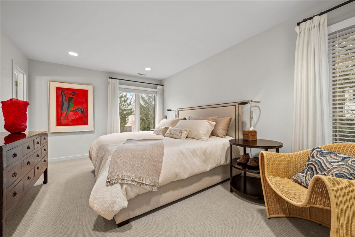 1643 Sylvester Pl Highland Park, IL 60035