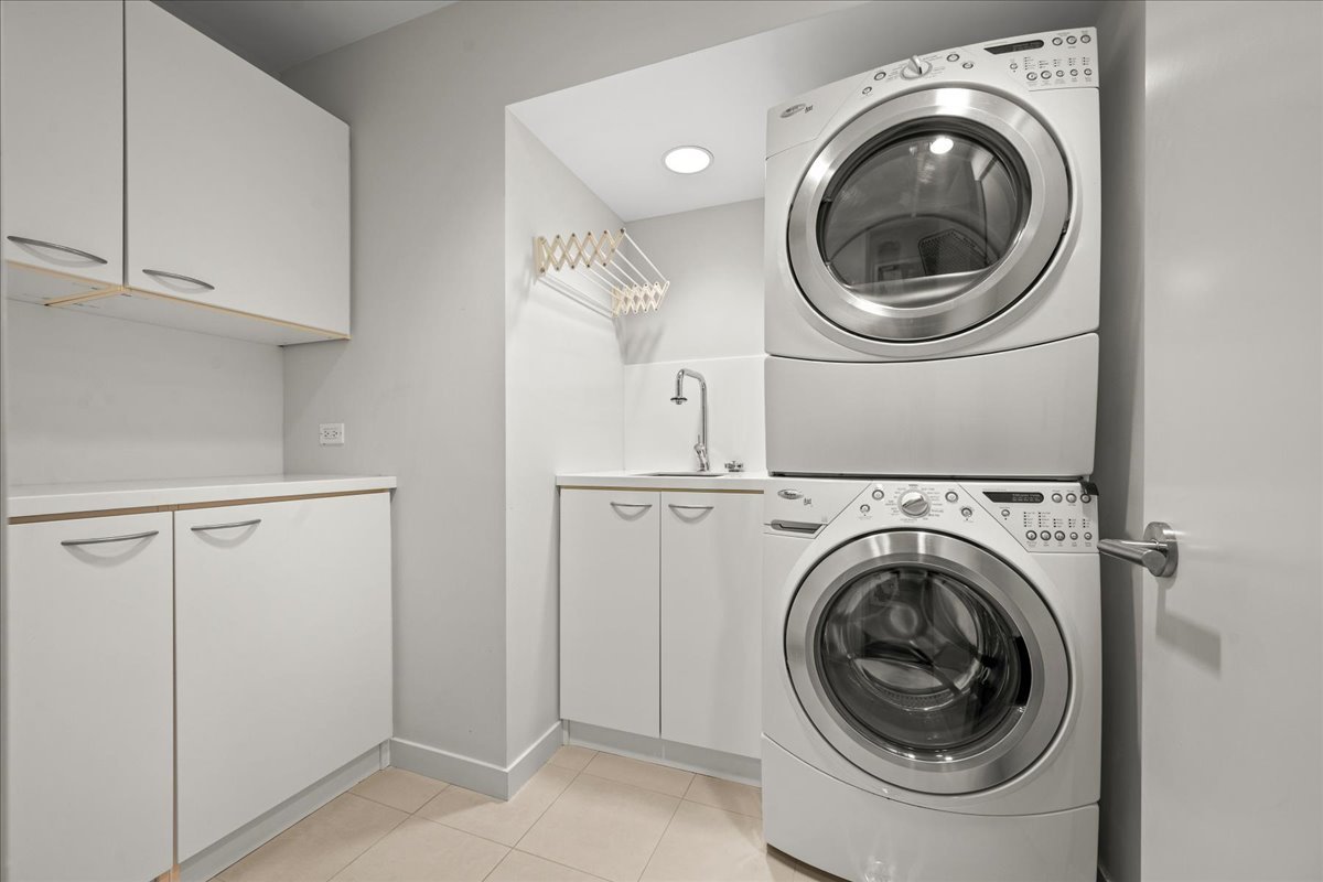 1643 Sylvester Pl Highland Park, IL 60035