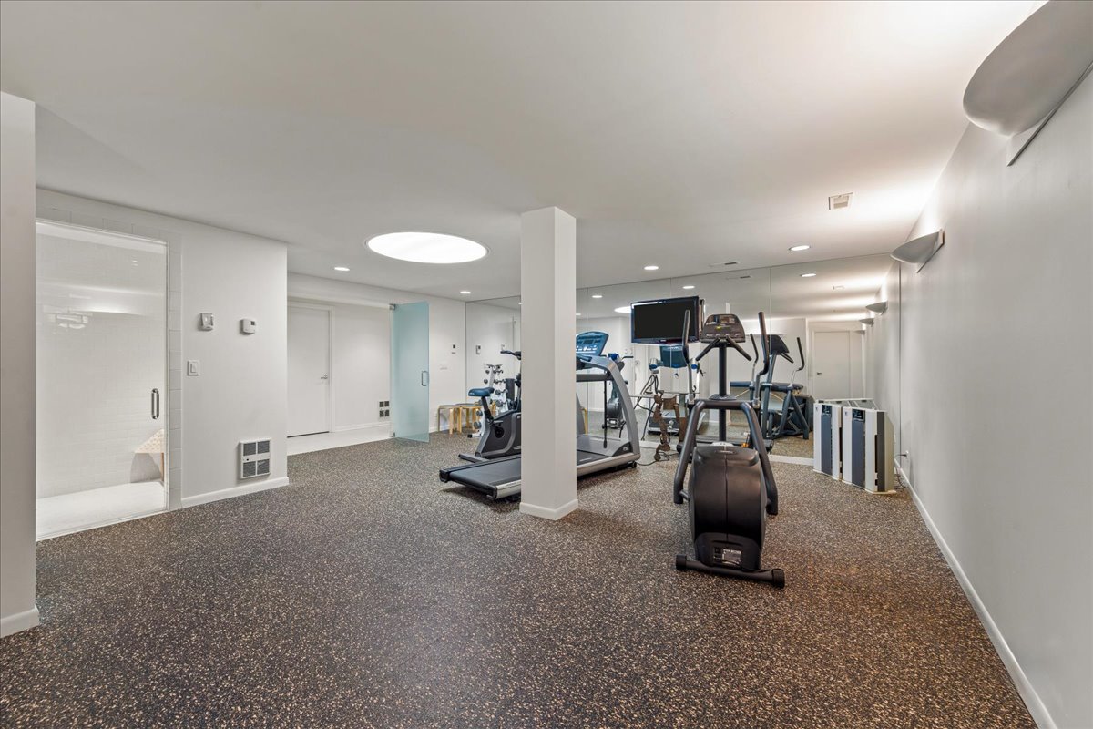 1643 Sylvester Pl Highland Park, IL 60035