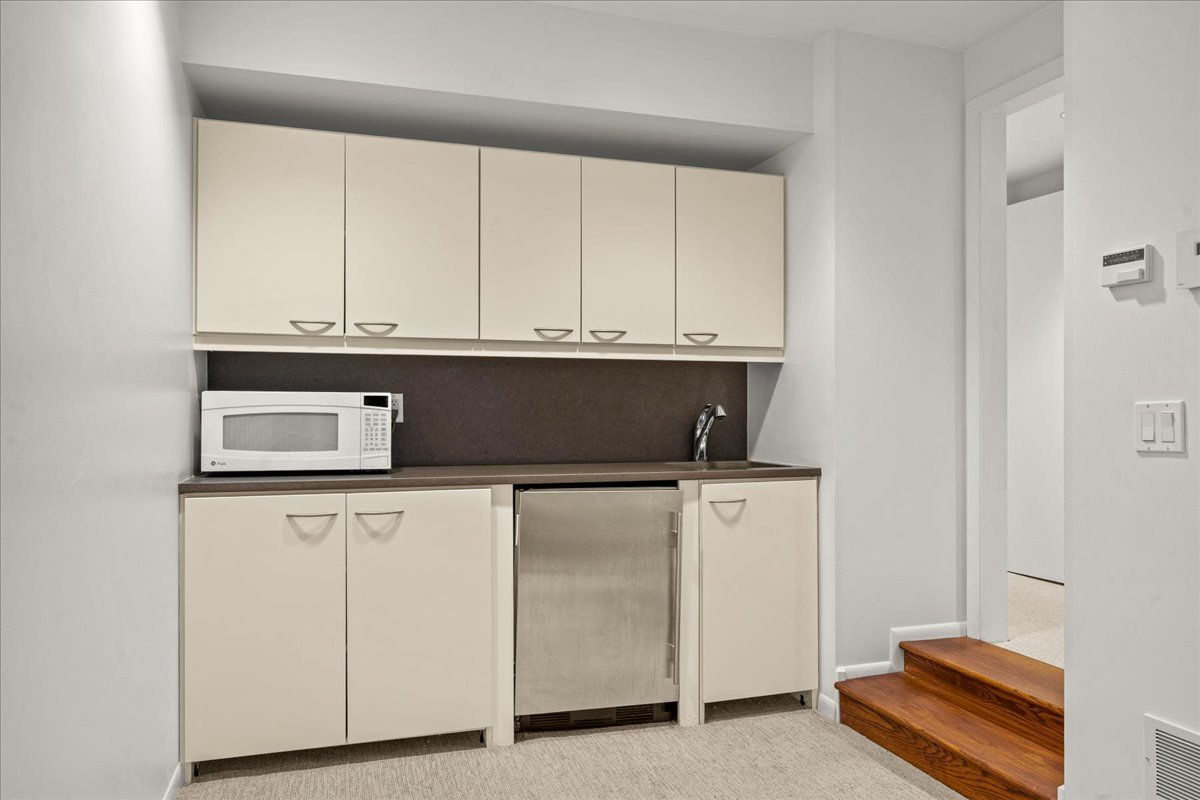 1643 Sylvester Pl Highland Park, IL 60035