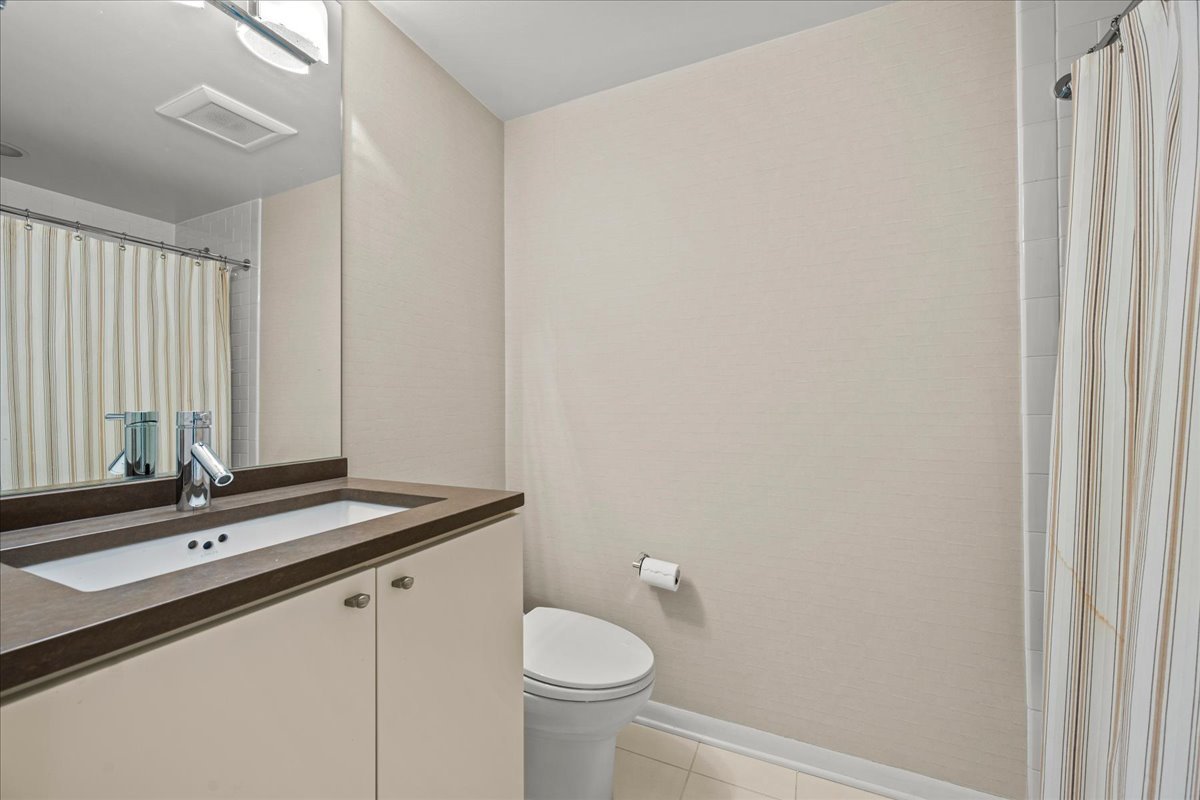 1643 Sylvester Pl Highland Park, IL 60035