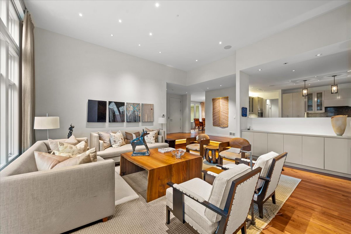 1643 Sylvester Pl Highland Park, IL 60035