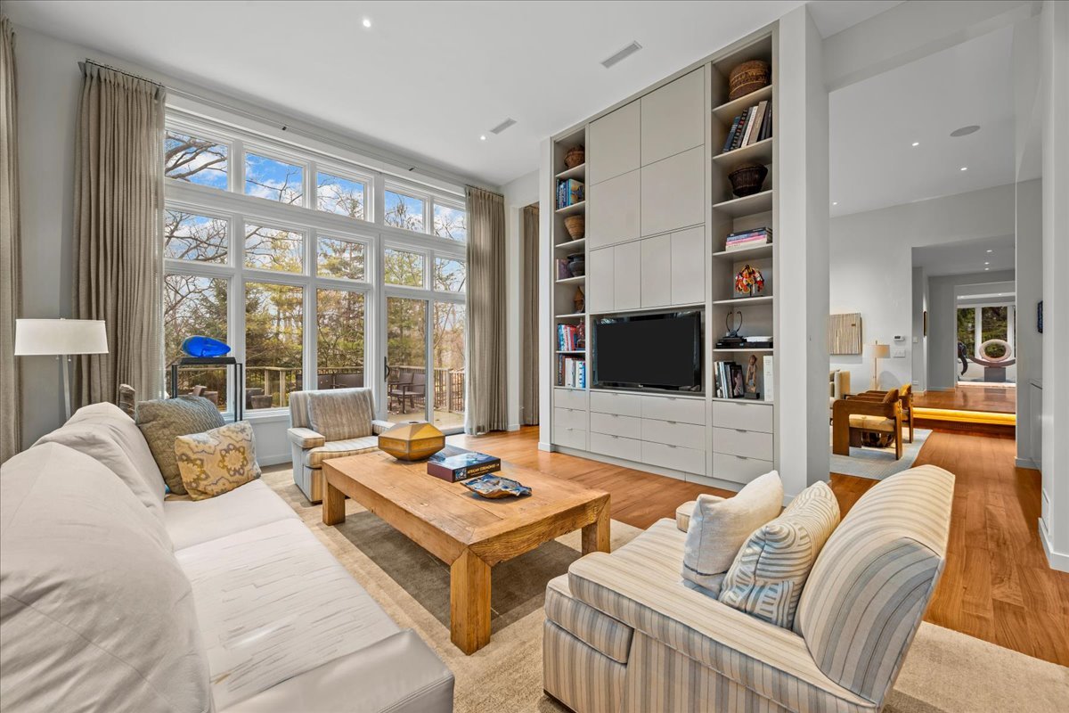 1643 Sylvester Pl Highland Park, IL 60035