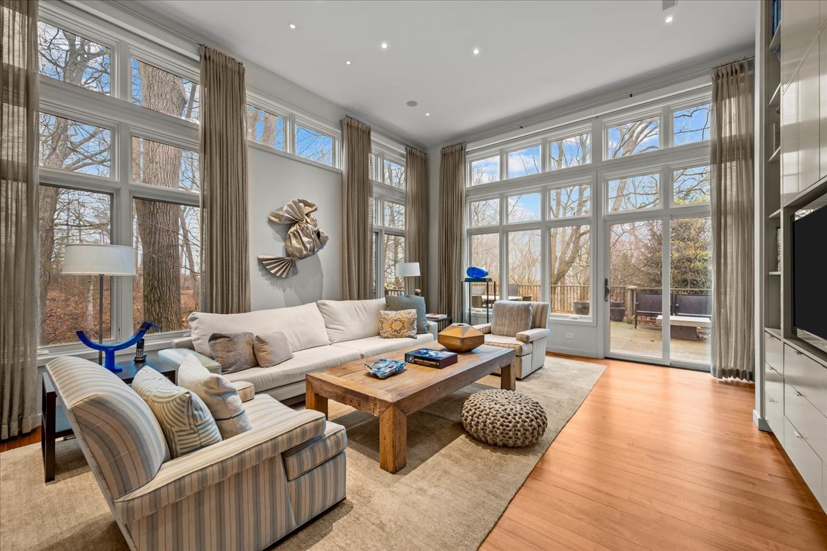 1643 Sylvester Pl Highland Park, IL 60035