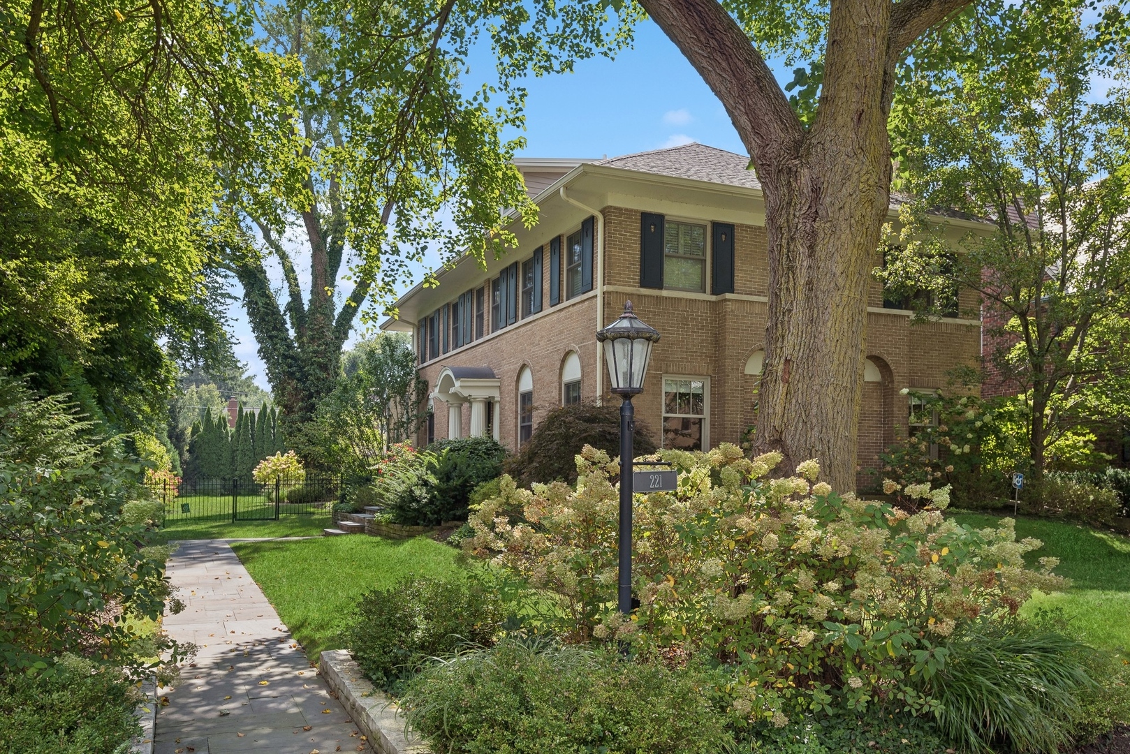 221 Greenleaf Ave