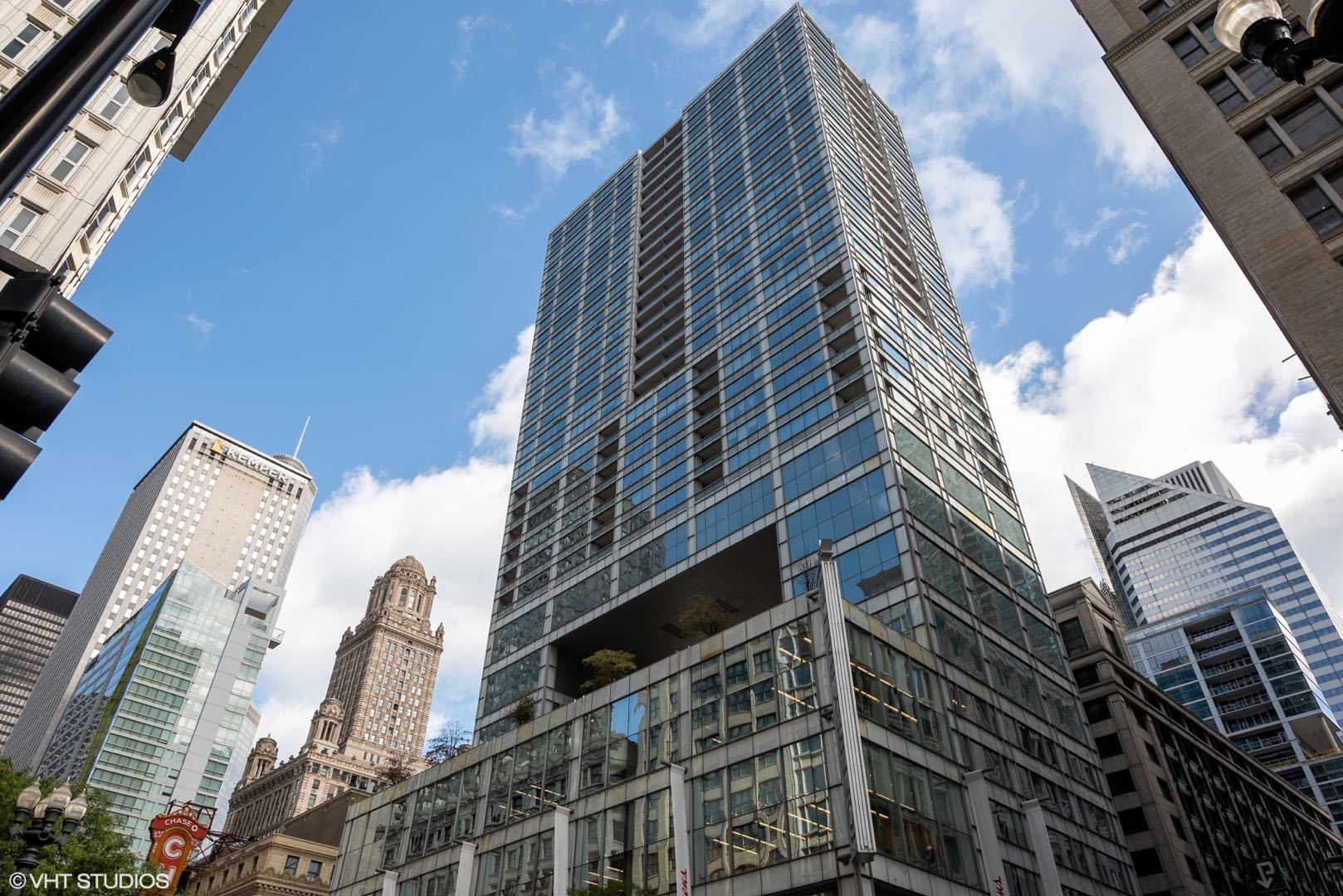 8 E RANDOLPH St #1607