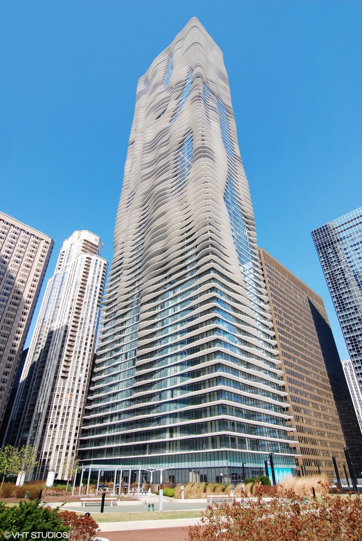 225 N Columbus Dr #6006
