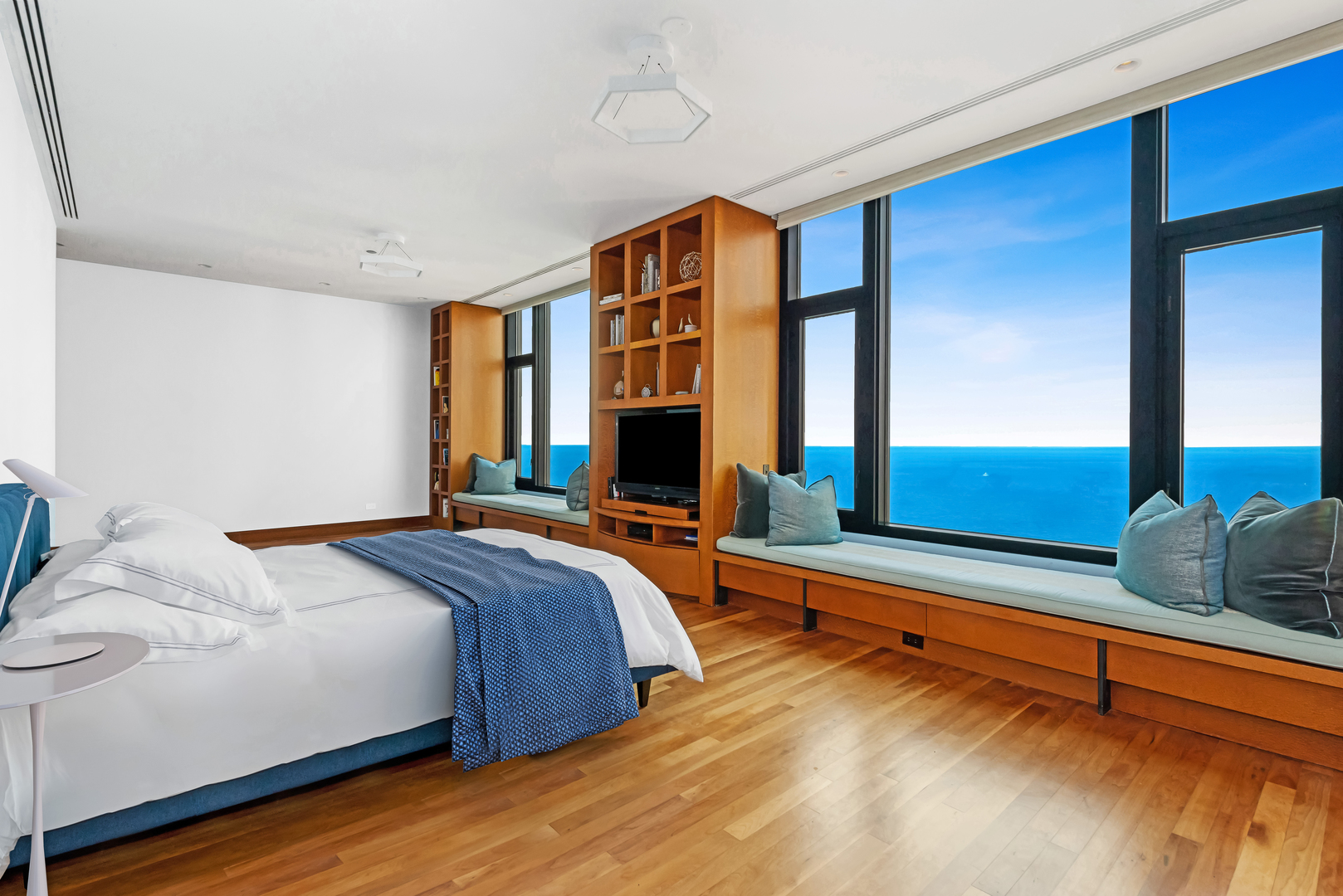 132 E Delaware Pl #6502 Chicago, IL 60611