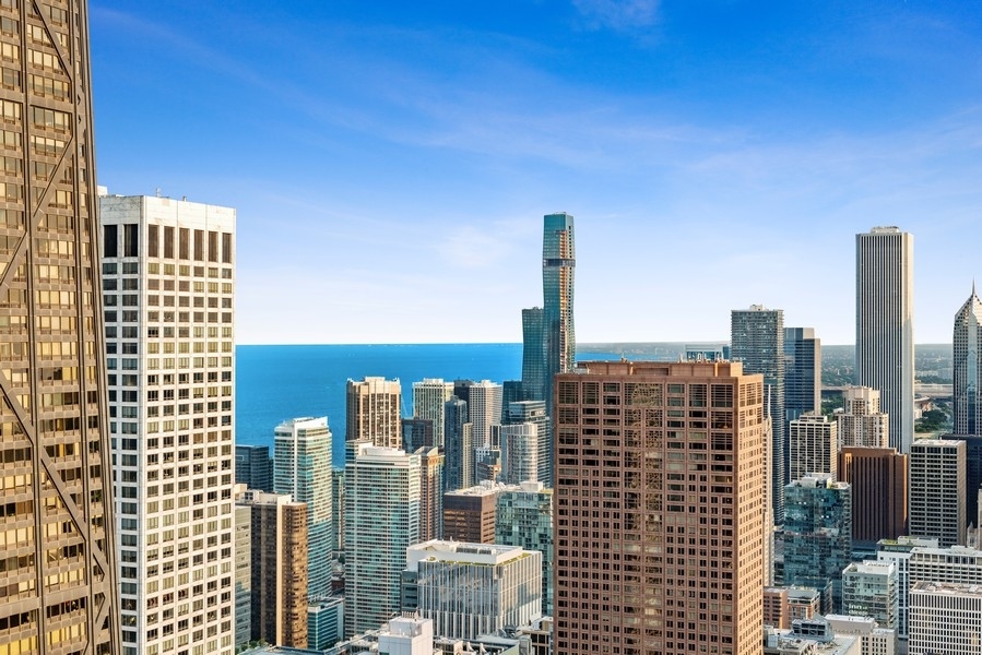 132 E Delaware Pl #6502 Chicago, IL 60611