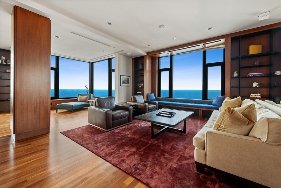 132 E Delaware Pl #6502 Chicago, IL 60611