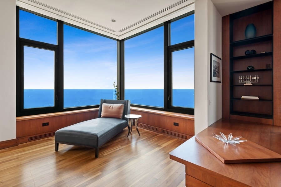 132 E Delaware Pl #6502 Chicago, IL 60611