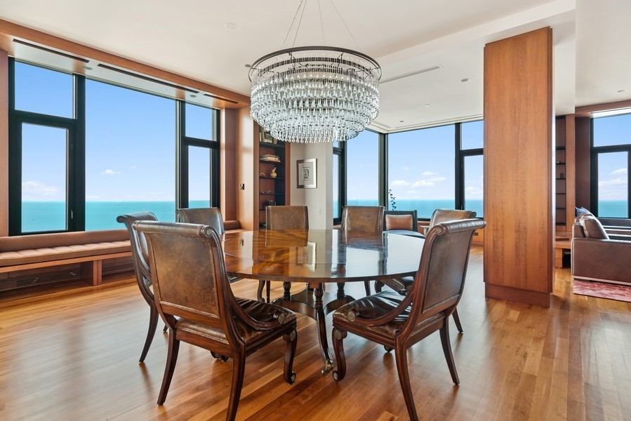 132 E Delaware Pl #6502 Chicago, IL 60611