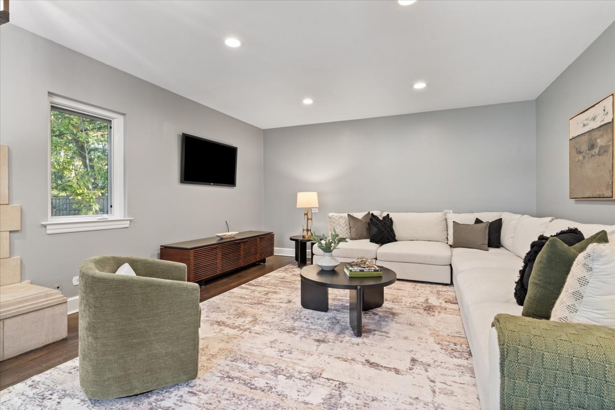 2951 Colfax St Evanston, IL 60201