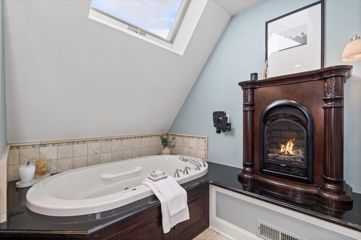 2951 Colfax St Evanston, IL 60201