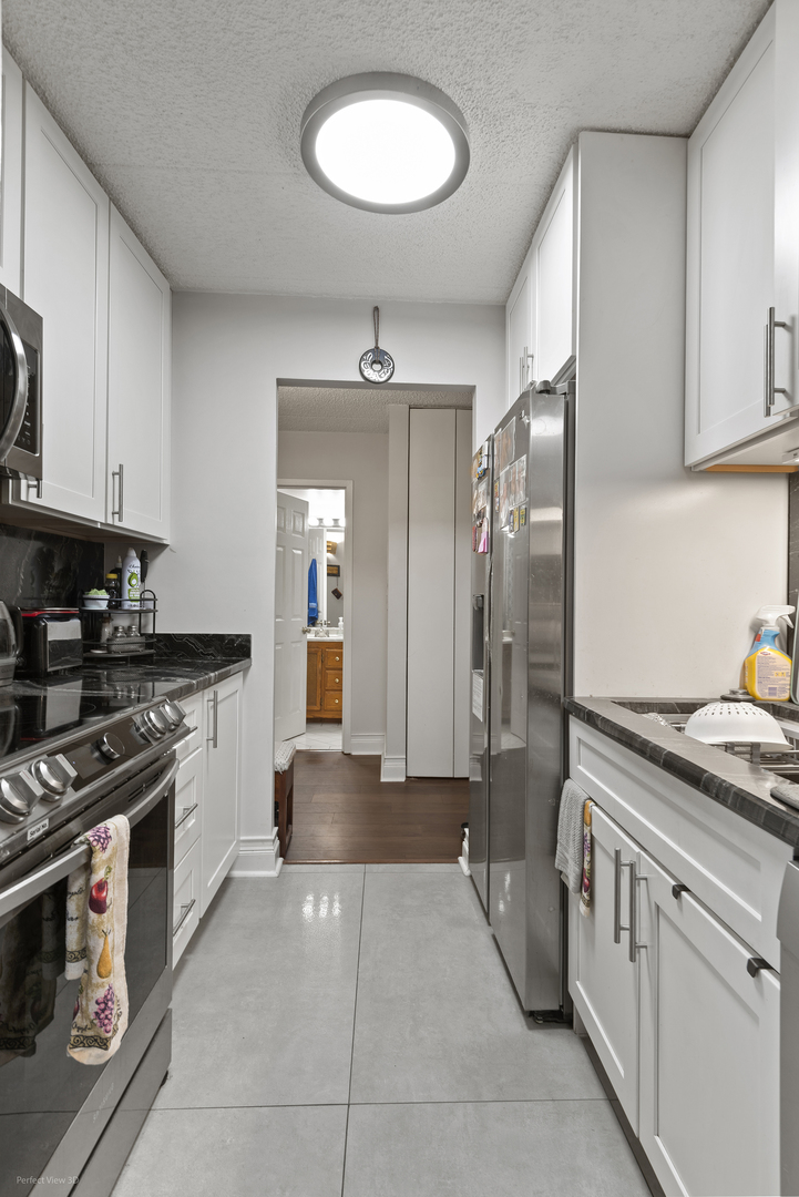 9701 N Dee Rd #5E Niles, IL 60714